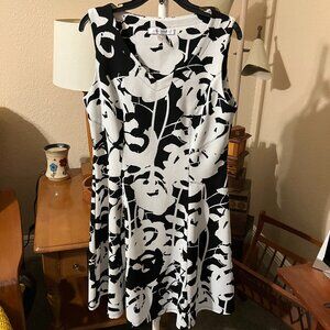 Women’s Sz. 12 Peter Nygard Black and White Sleeveless Fit and Flare Tea Dress